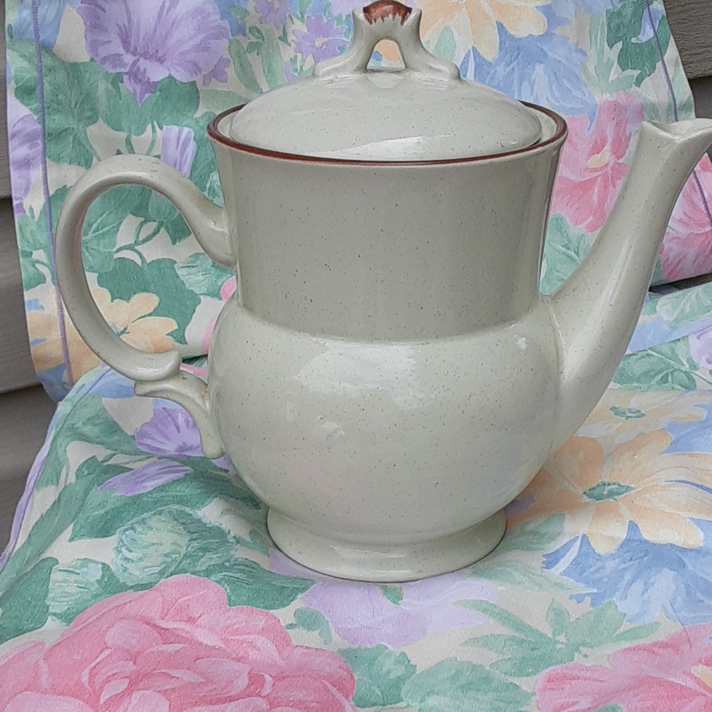 Hearthside casual elegance tea pot